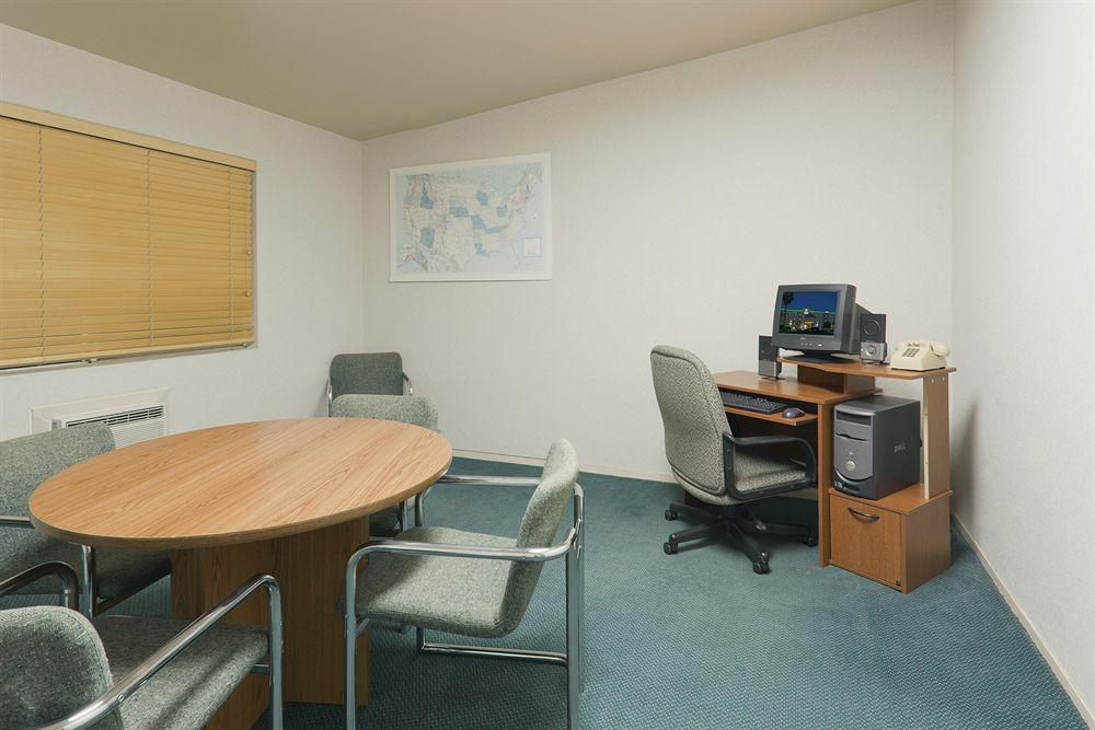 Holiday Inn Express Bakersfield By Ihg Facilities photo
