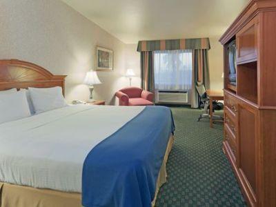 Holiday Inn Express Bakersfield By Ihg Exterior photo
