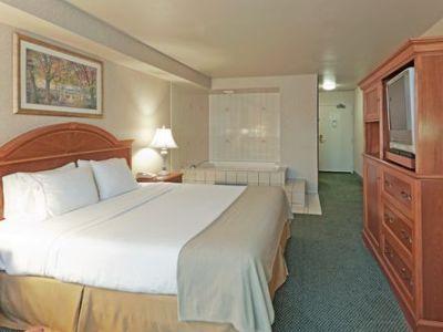 Holiday Inn Express Bakersfield By Ihg Exterior photo